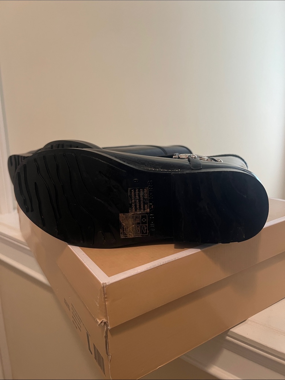 Michael Kors Black Logo, Glossy Tall Women's Boot. EXCELLENT CONDITION. Size: 9 - Picture 6 of 11